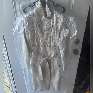 Nwt Ivanka Trump Wool Blend trenchcoat With Belt Originally $400  size 6